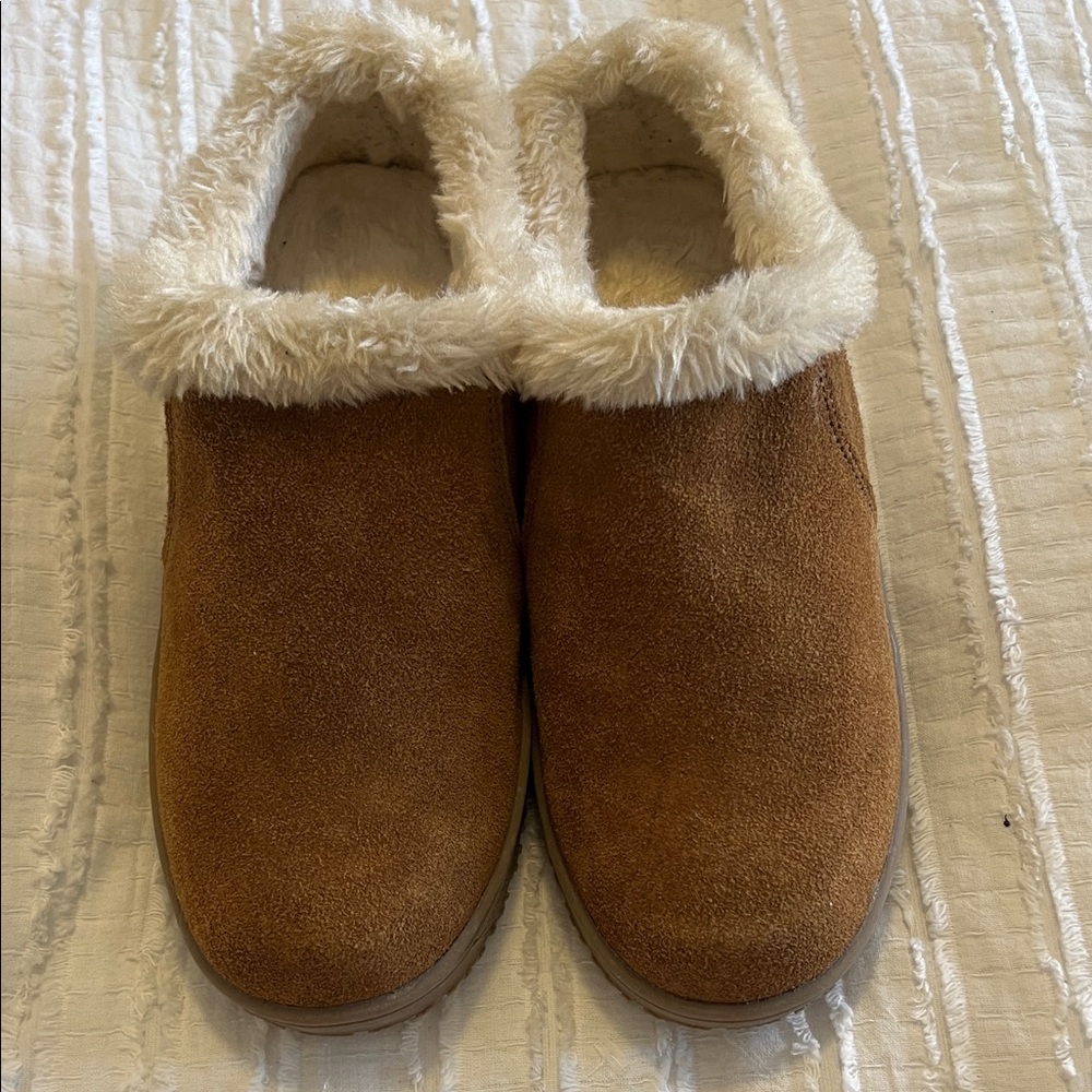 Minnetonka Women's Tempe Suede Indoor and Outdoor Slippers size 6 M